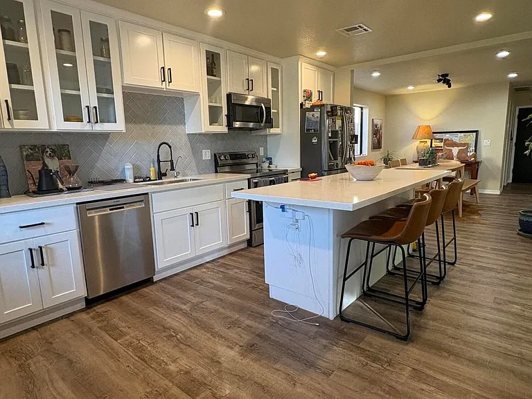 Kitchen with a large island