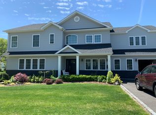 595 Ralph Pl, Westbury, NY 11590