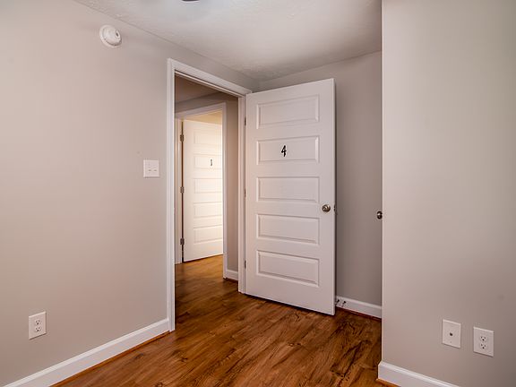 2nd image of 373A Main St Room 4