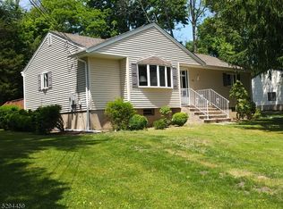 33 Navajo Trl, West Milford, NJ 07480