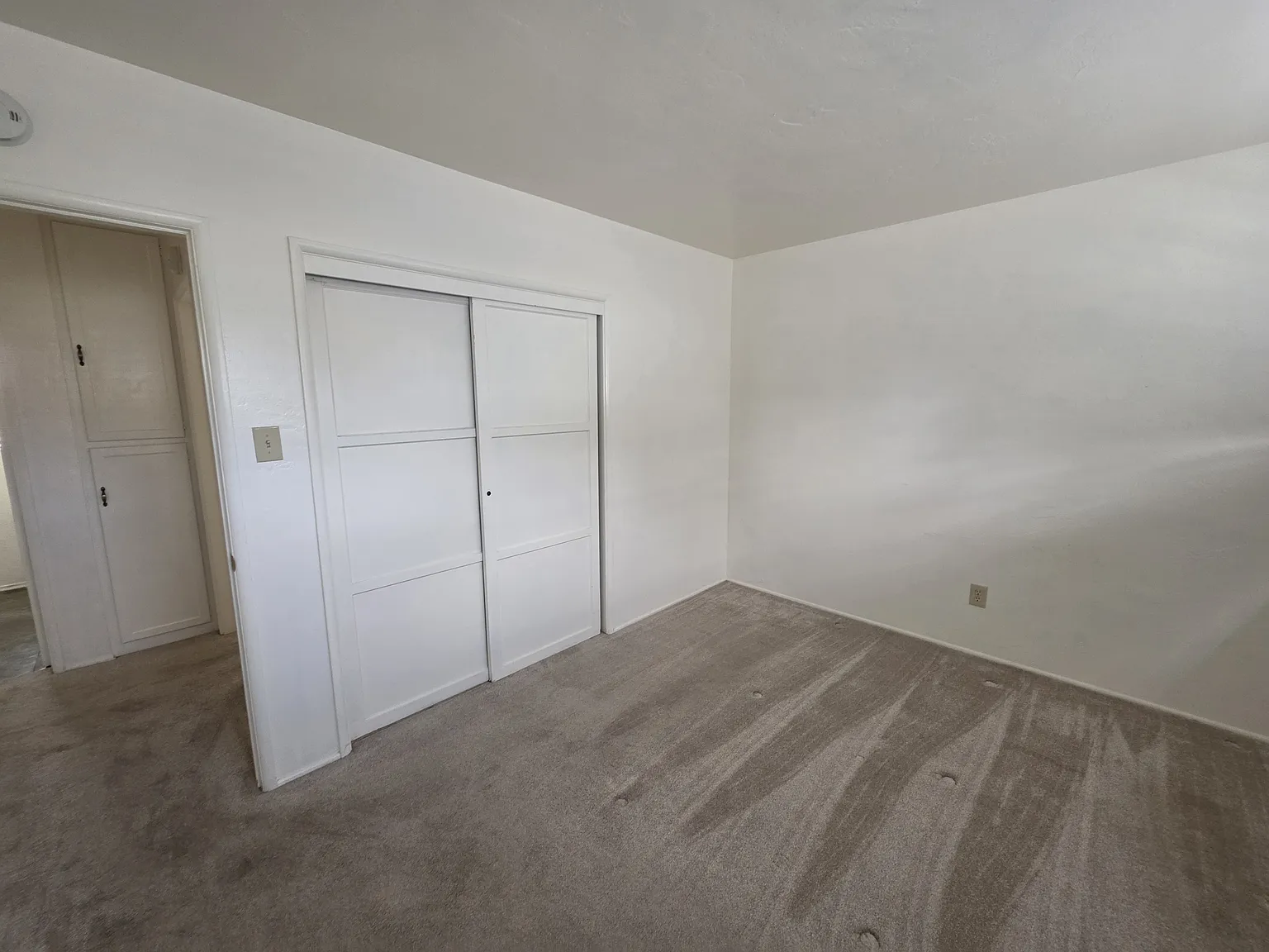 2 bed, 904 sqft, $3,800 — Photo 2