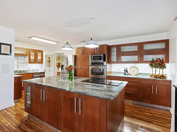 683 Edmonds Dr, Charleston, SC 29412