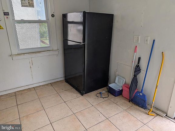 3rd image of 1312 V St SE