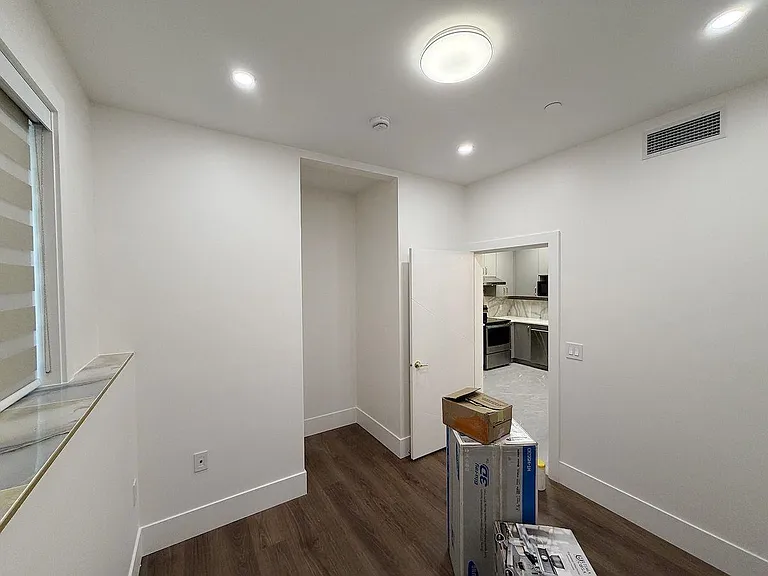 10XX E 62nd Ave — Photo 6