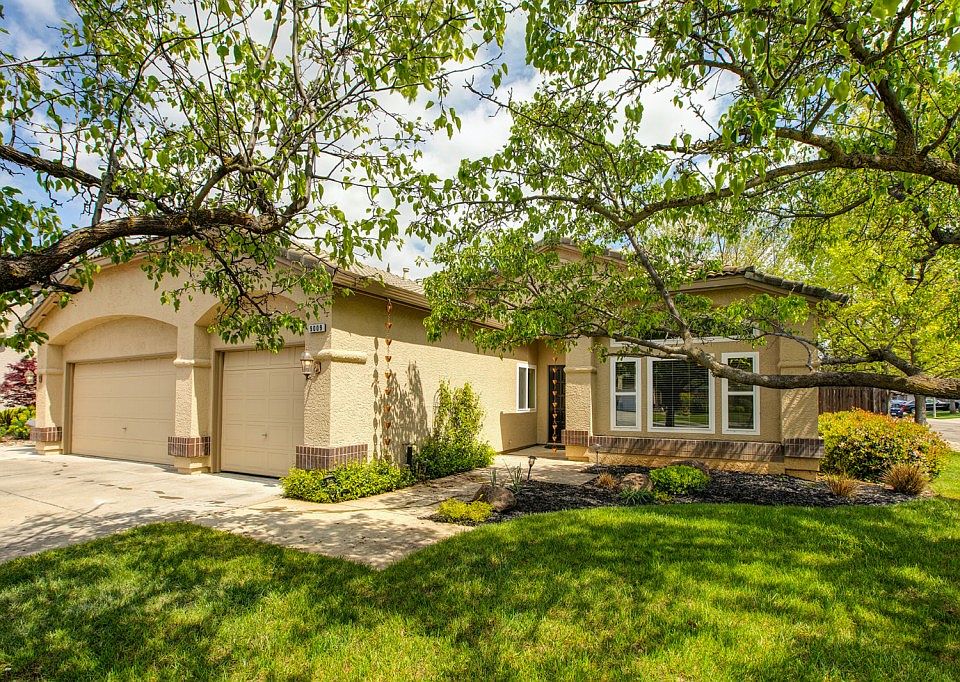 1st image of 9009 N Camden Dr