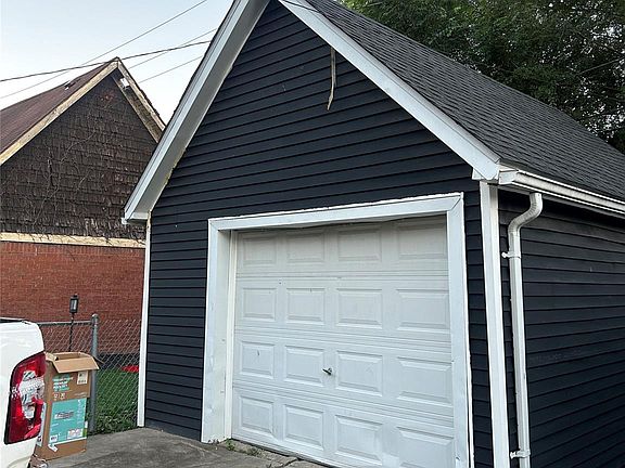 3rd image of 1389 Mark Ave