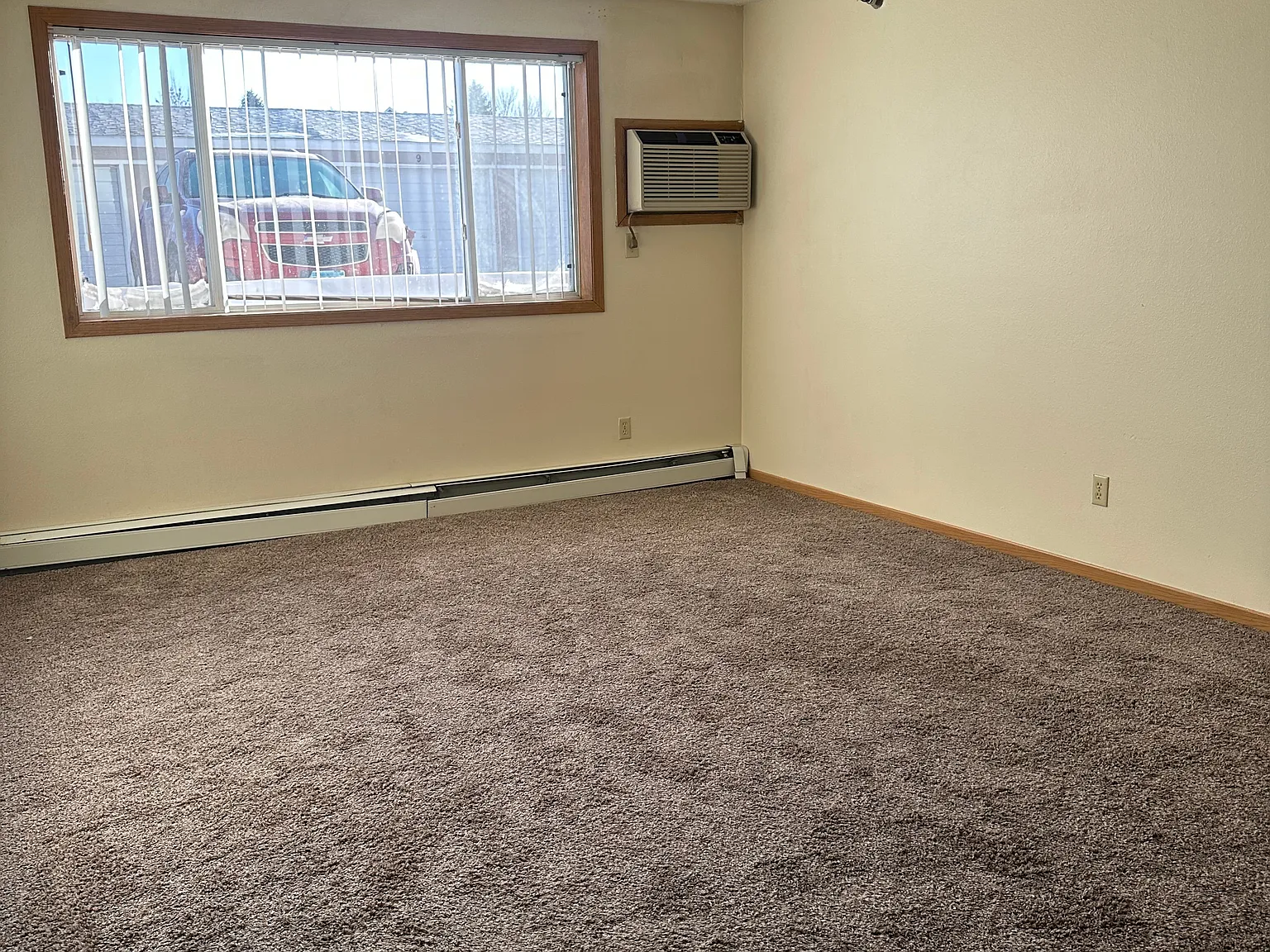 3 bed, 1066 sqft, $995 — Photo 4