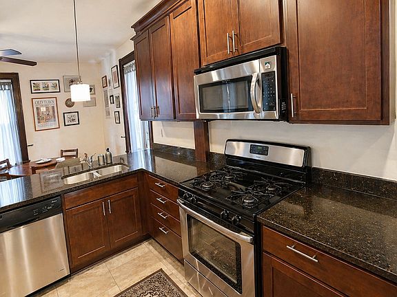 3rd image of 1908 Hennepin Ave APT 4
