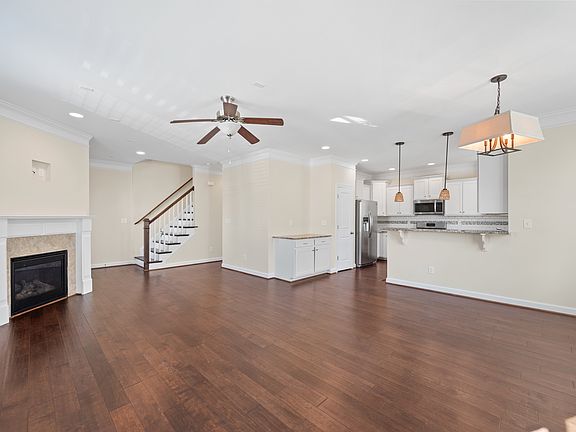 3rd image of 4629 Lee Ave