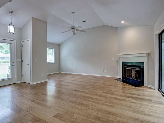 Looking back at entrance into living room. Vaulted ceiling in living room area.