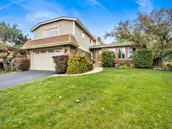 823 N Harrow Ct, Addison, IL 60101