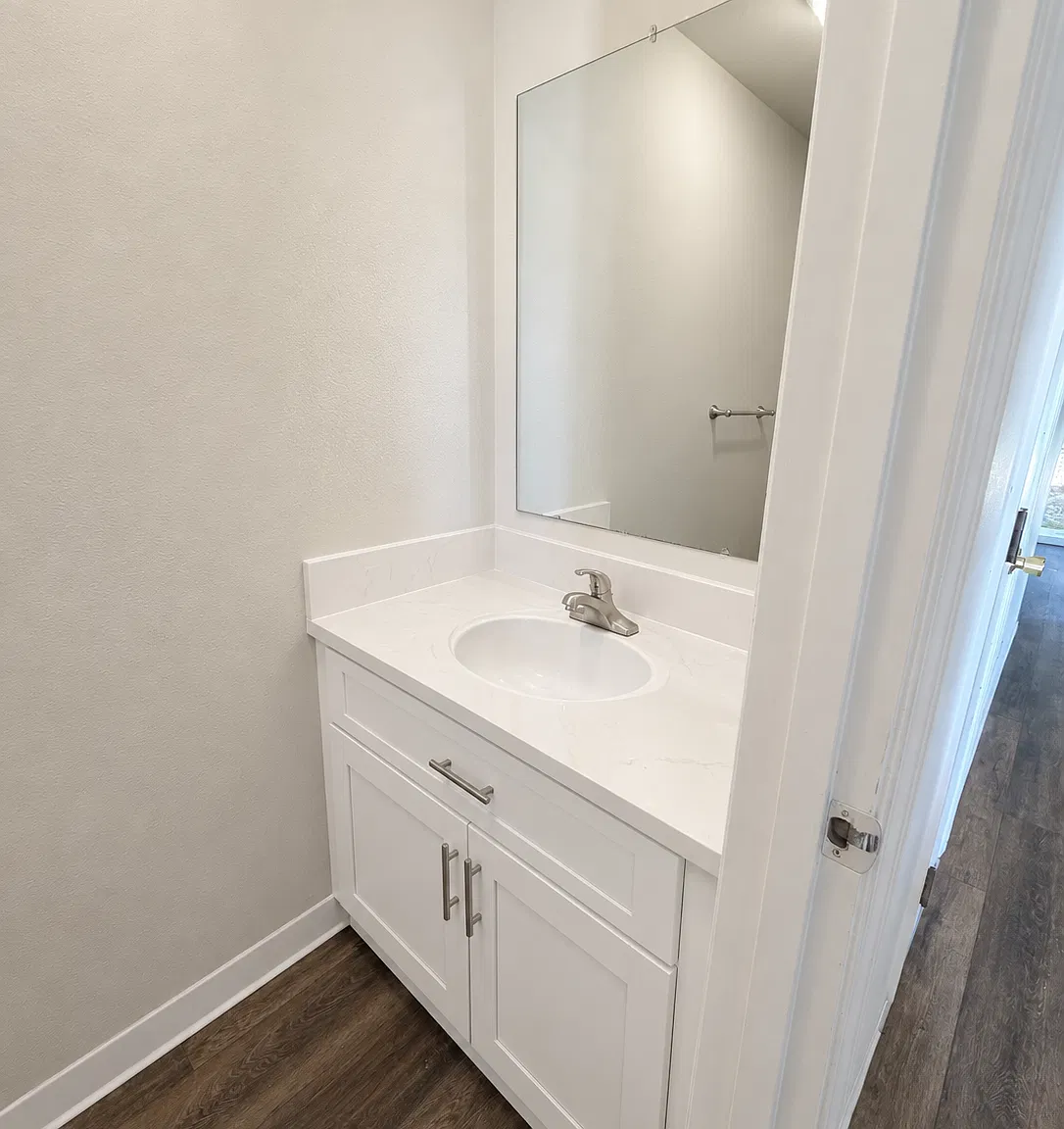 3 bed, 1.5 bath, 1200 sqft, $1,900 — Photo 2