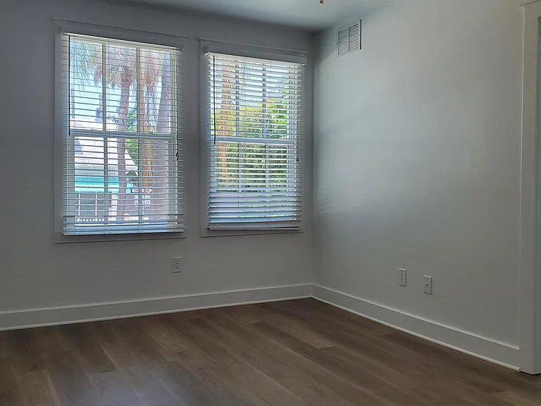 916 1st St N #6 — Photo 3