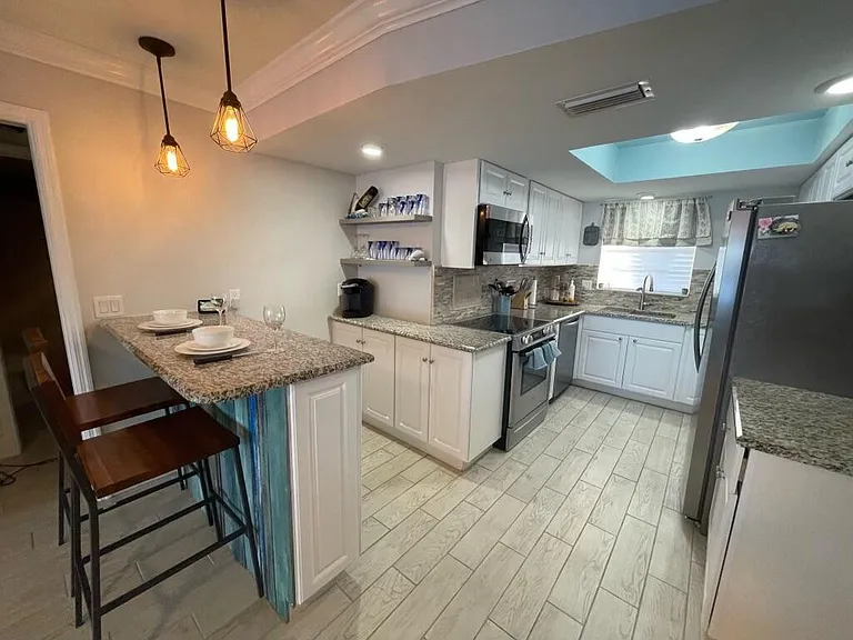 410 Wilma Cir #103 — Photo 8