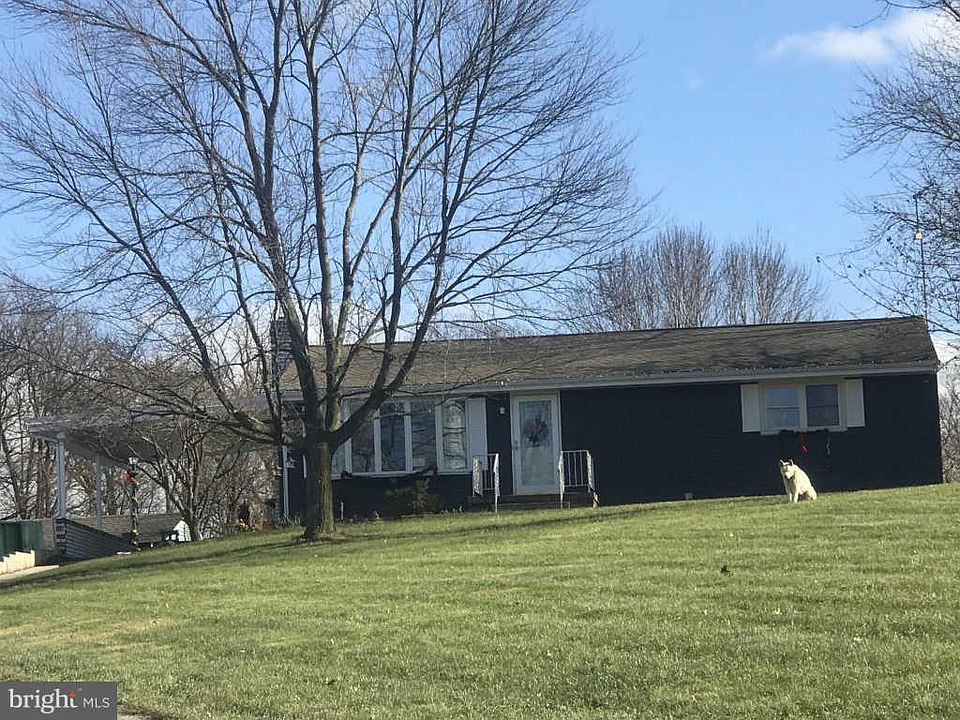 2nd image of 12 Hickory Ct