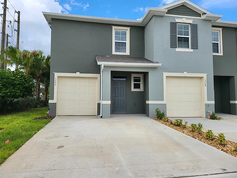 1204 Draintree St — Photo 1