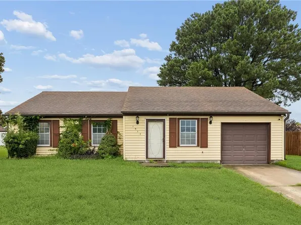 1012 Sir Gawaine Dr, Chesapeake, VA 23323