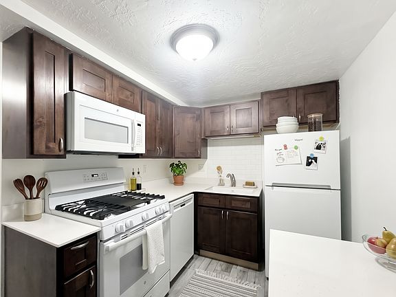 2nd image of 1930 Brinker Ave Unit B