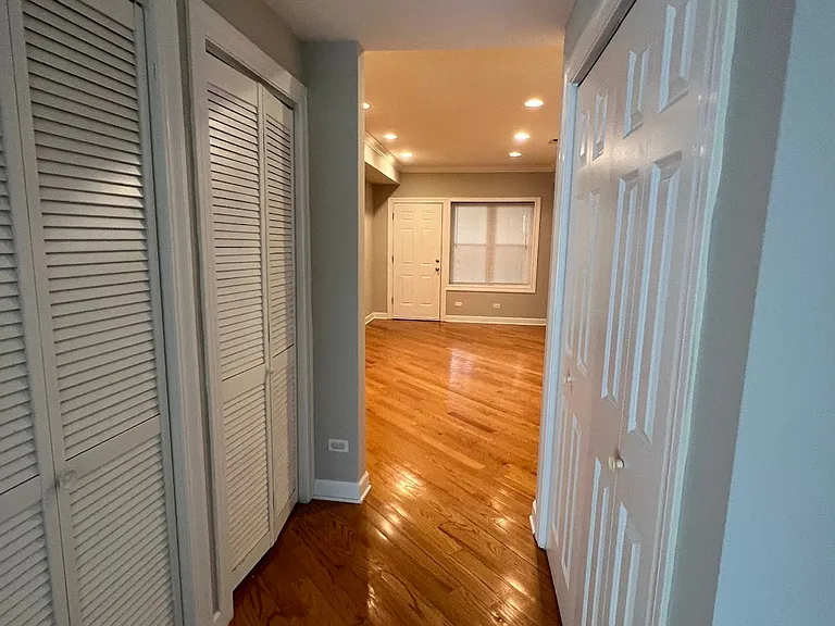 2120 W Arthur — Photo 9