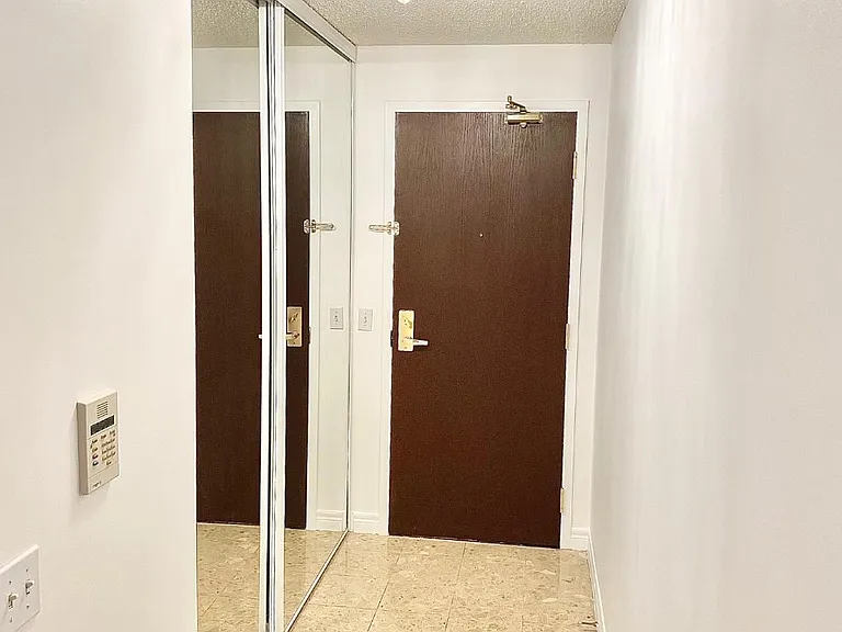 18 Parkview Ave #1616 — Photo 2