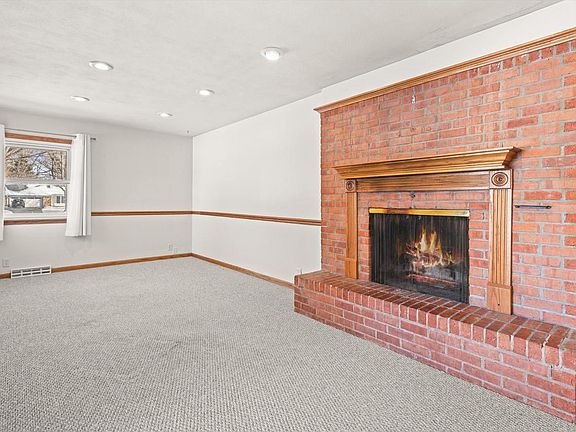 4th image of 4950 James AVENUE