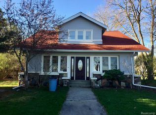 66 E Shore Dr, Whitmore Lake, MI 48189