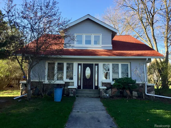 66 E Shore Dr, Whitmore Lake, MI 48189