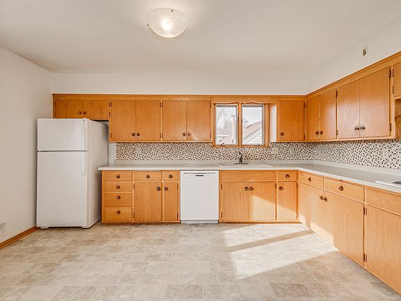 3rd image of 5707 Goodrich Ave