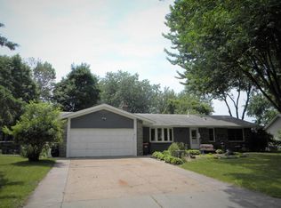 8463 Hillside Trl S, Cottage Grove, MN 55016