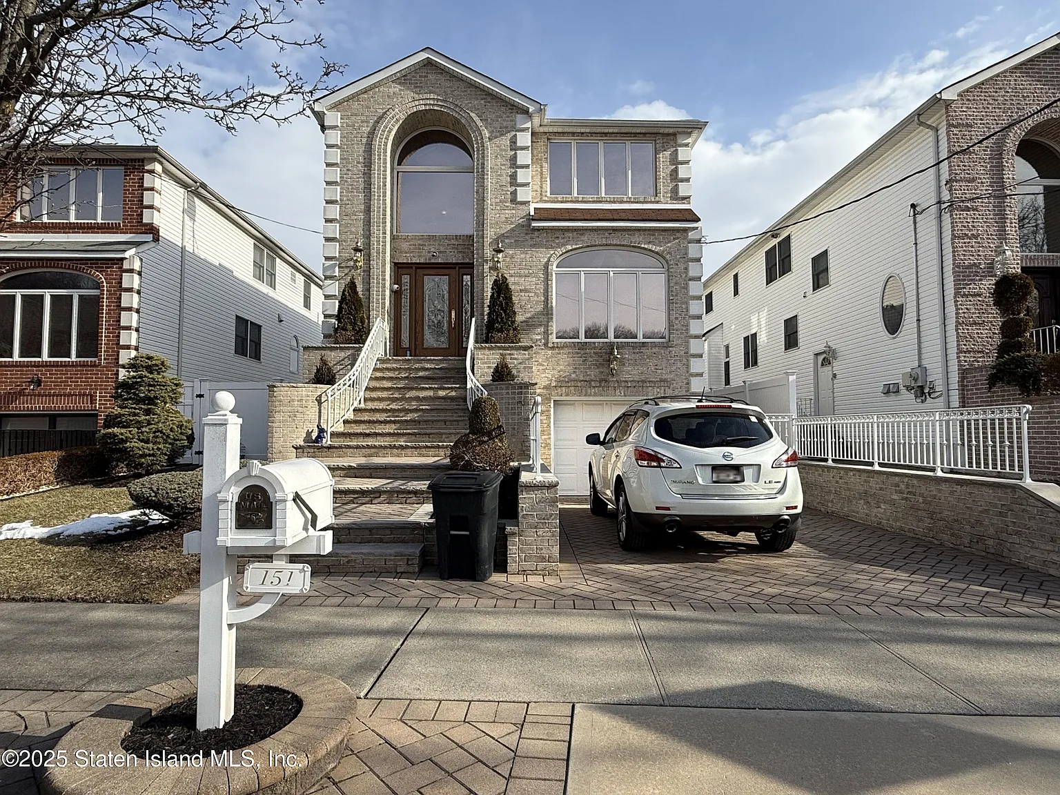 151 Lipsett Ave photo 1