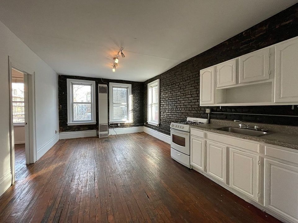 1st image of 138 Manhattan Ave APT 3