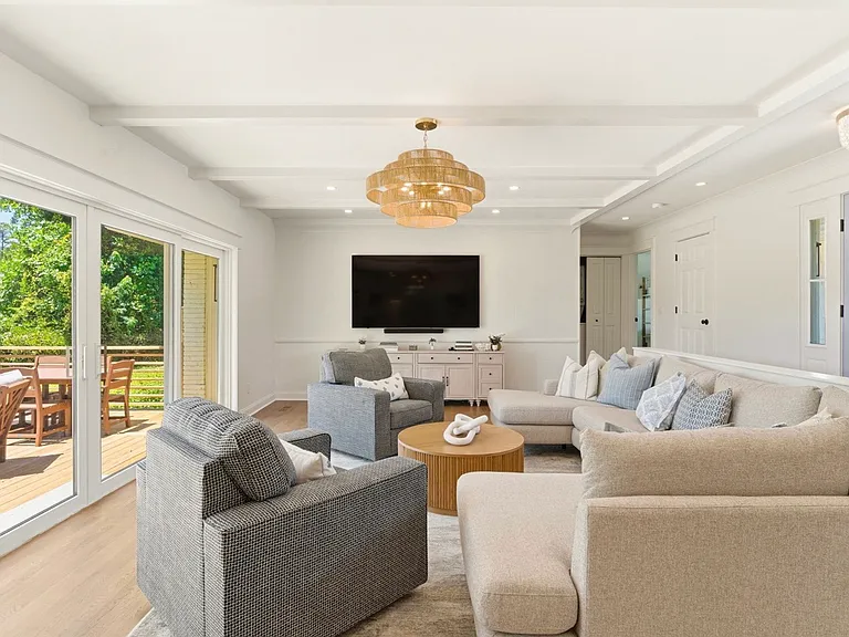418 Biscayne Dr — Photo 16