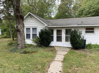 596 Pleasant Ave, Holland, MI 49423