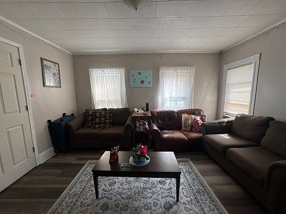 3rd image of 44 Leroy St