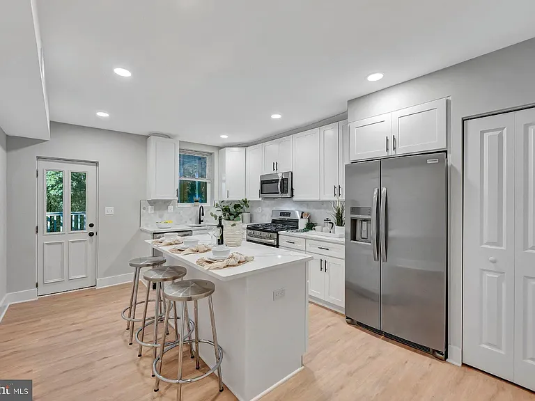 3152 Remington Ave — Photo 9