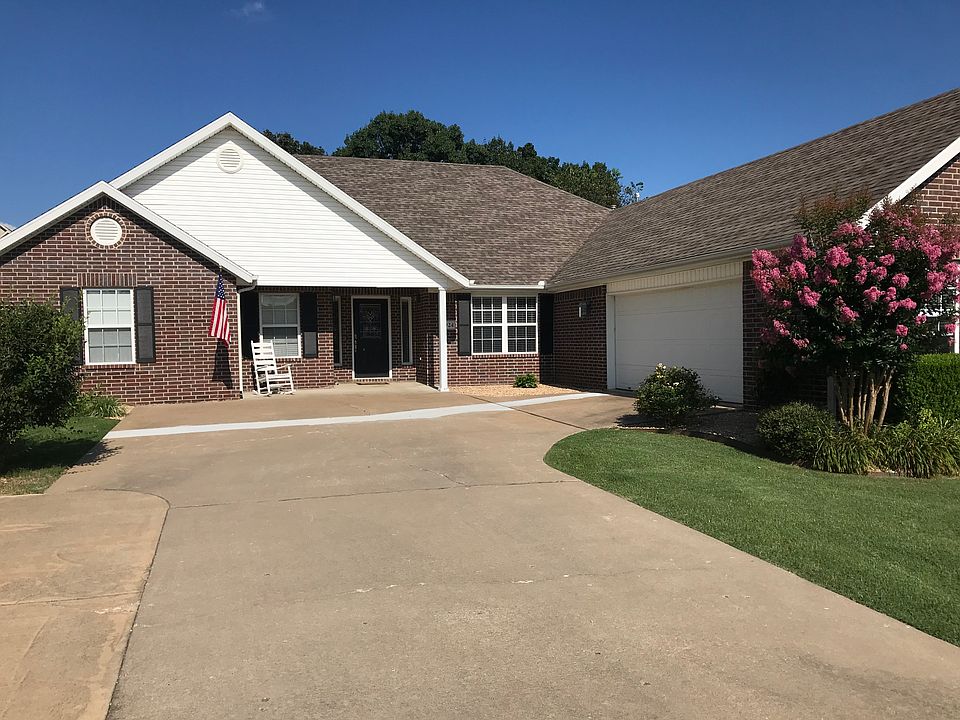 1st image of 924 Bramblewood Ln