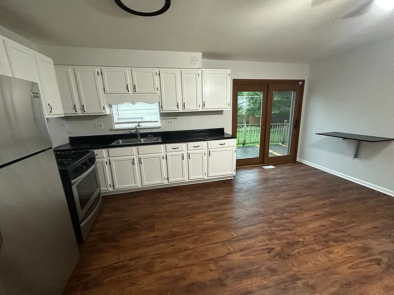 2733 Yeoman St — Photo 4