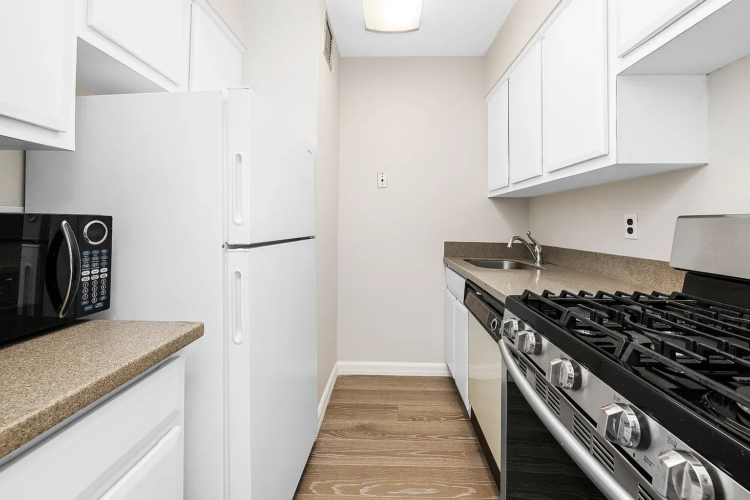 301 East 45th Street — Photo 4
