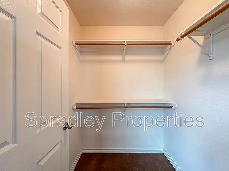 642 Laila Ln — Photo 8