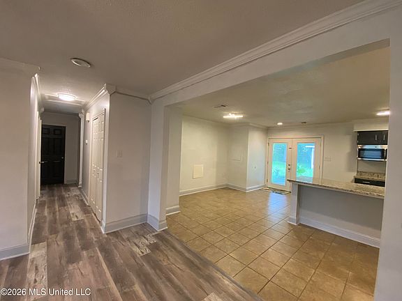 3rd image of 218 Alverado Dr