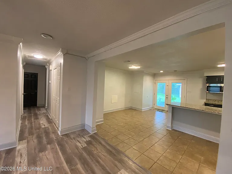 218 Alverado Dr — Photo 3