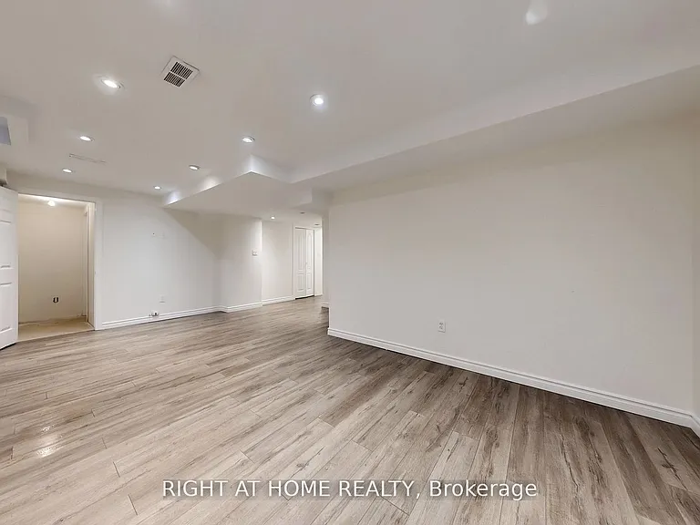 5160 Ravine Cres — Photo 14