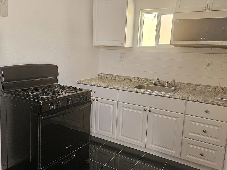 3911 Placita Ave — Photo 3
