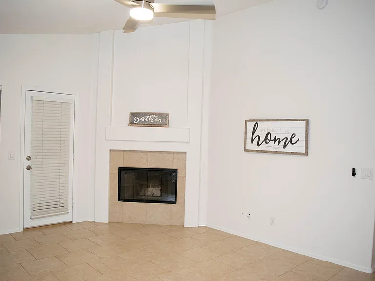 4709 E Abraham Ln — Photo 6