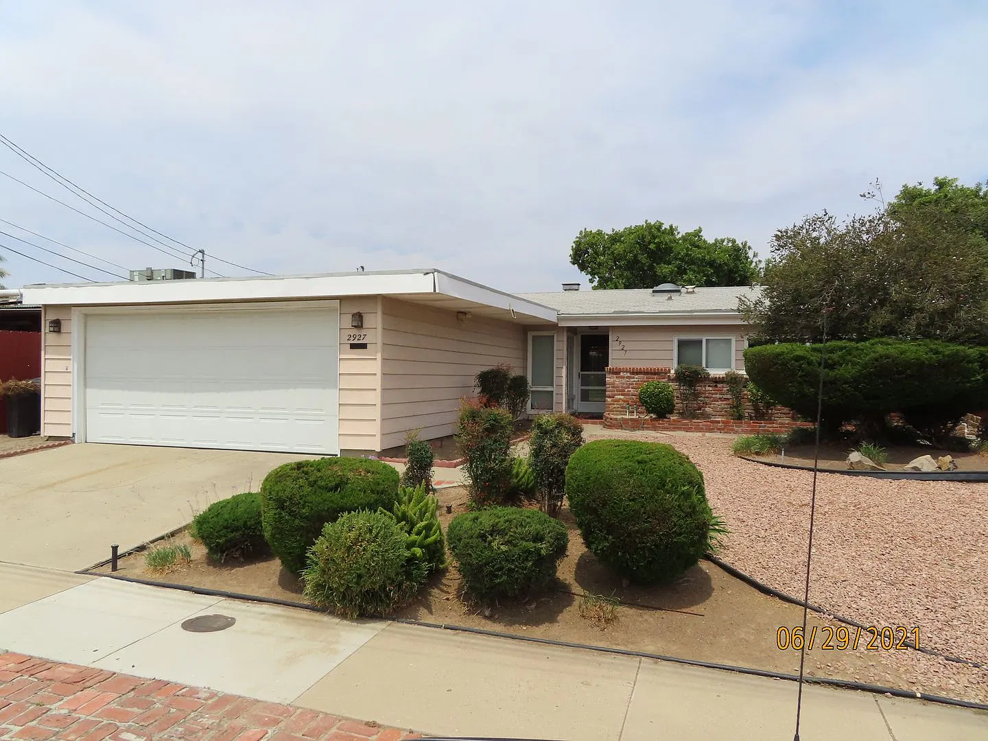 Three bedroom house in Serra Mesa area of San Diego — Photo 1