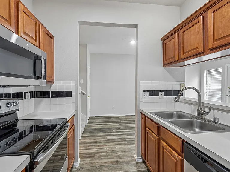 3938 Pickett Pl — Photo 11