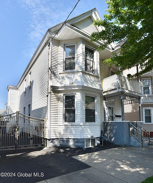 3rd image of 1016 Stanley Street