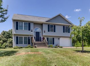 14 Dillon Cabin Rd, Moneta, VA 24121