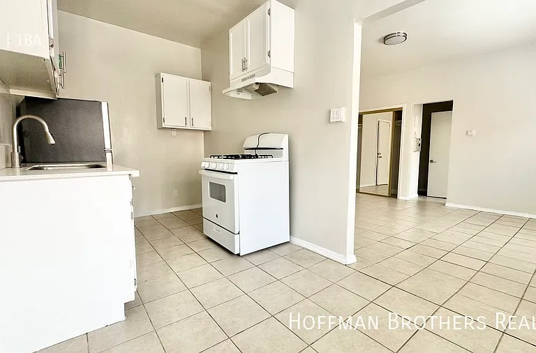 5606 S Figueroa St #3 — Photo 7