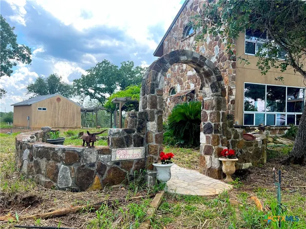 184 Guadalupe Hills Ln, Seguin, TX 78155